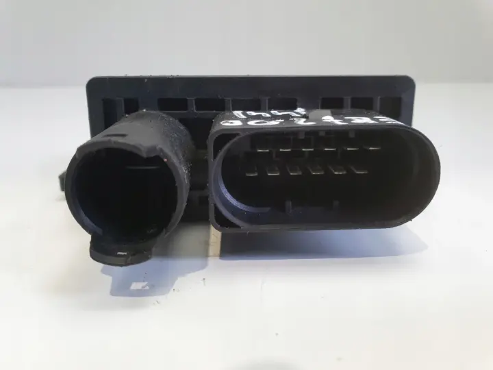 BMW E87 E90 2.0 D PRZEKAŹNIK ŚWIEC ŻAROWYCH 779800006 N47