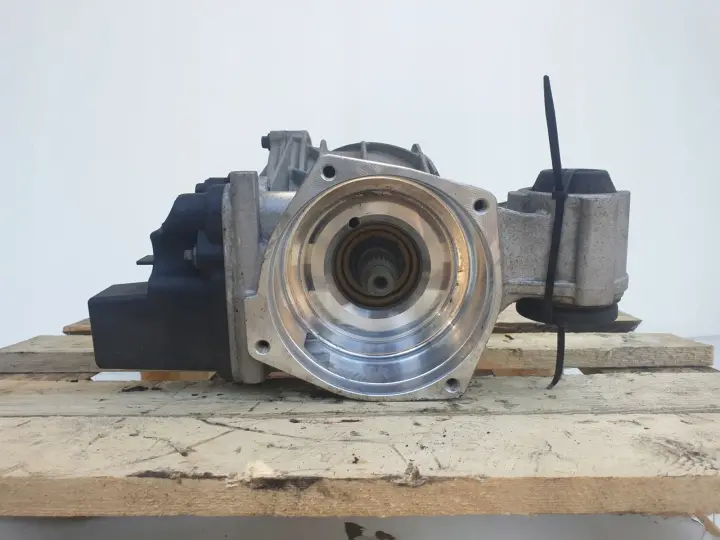 Volvo XC60 II V60 TYLNY MOST DYFERENCJAŁ tył P1216694
