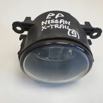 Nissan X-trail PRAWY PRZEDNI HALOGEN przód