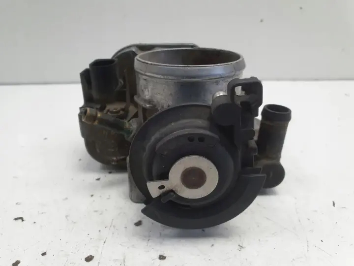 VW Passat B5 1.8 20V PRZEPUSTNICA 058133063H