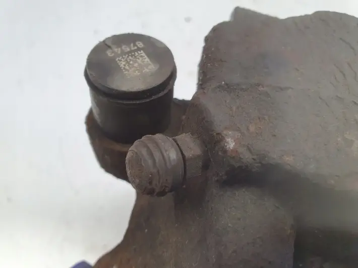 Volvo S60 II V60 I PRZEDNI ZACISK HAMULCOWY prawy przód pasażera 31471664