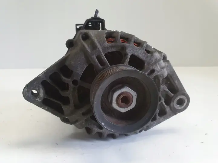 Hyundai i30 1.6 16V ALTERNATOR 90A 2655447 valeo 37300-2B101