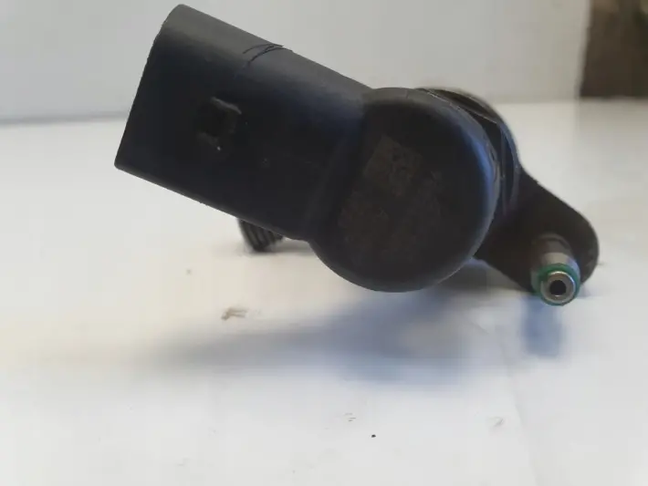 Volvo C30 S40 II V50 V70 1.6 D2 WTRYSKIWACZ wtrysk 9802448680