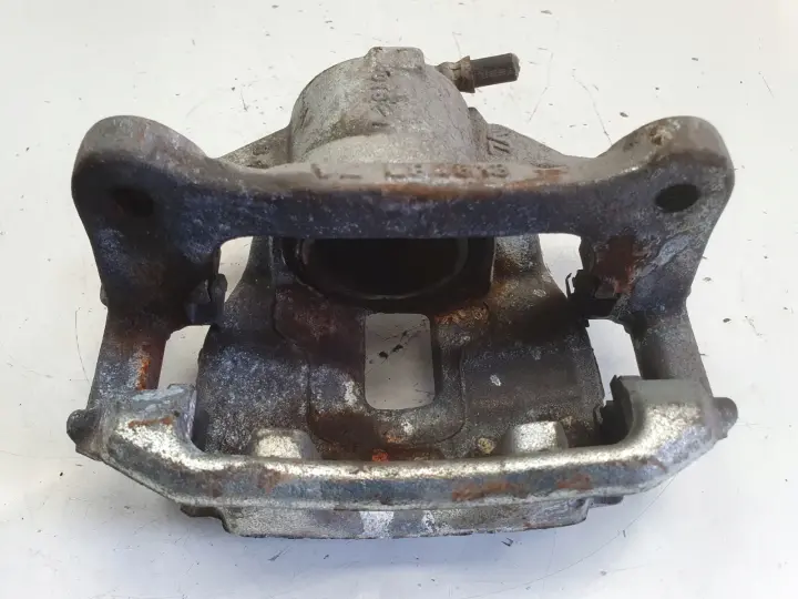Toyota Corolla XII E21 PRZEDNI ZACISK HAMULCOWY prawy przód PASAŻERA P.P