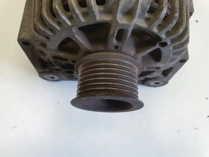 Renault Scenic II 1.9 DCI ALTERNATOR 8200410671 valeo