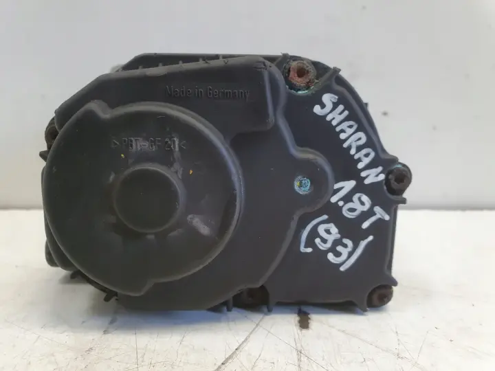 VW Sharan 1.8 T turbo PRZEPUSTNICA 06A133064P