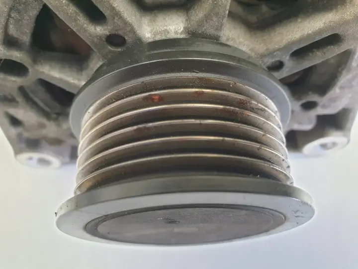 Volvo S40 II V50 C30 1.6 D ALTERNATOR 30659389
