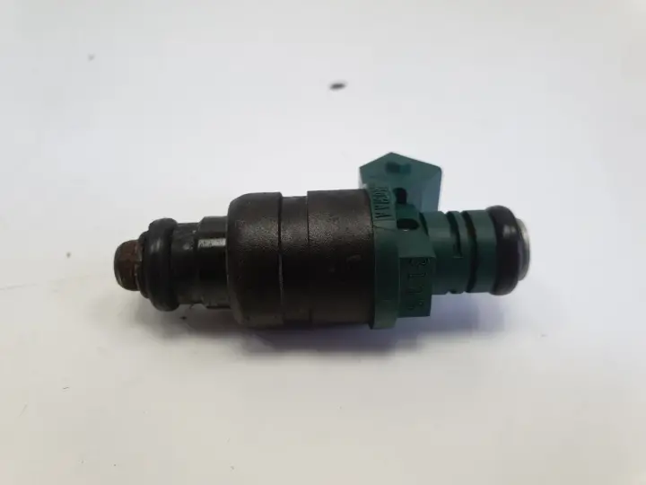 Audi A3 8L 1.6 8V WTRYSKIWACZ wtrysk 037906031AA