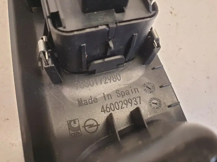 Opel Corsa F LEWY PANEL STERWANIA SZYBĄ przód