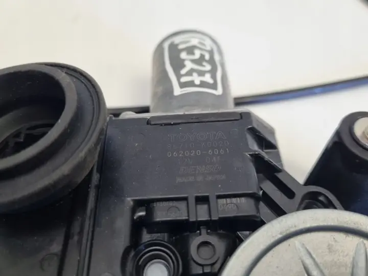 Toyota Yaris IV PODNOŚNIK SZYBY Silniczek PRAWY PRZÓD pasażera 85710-K0020