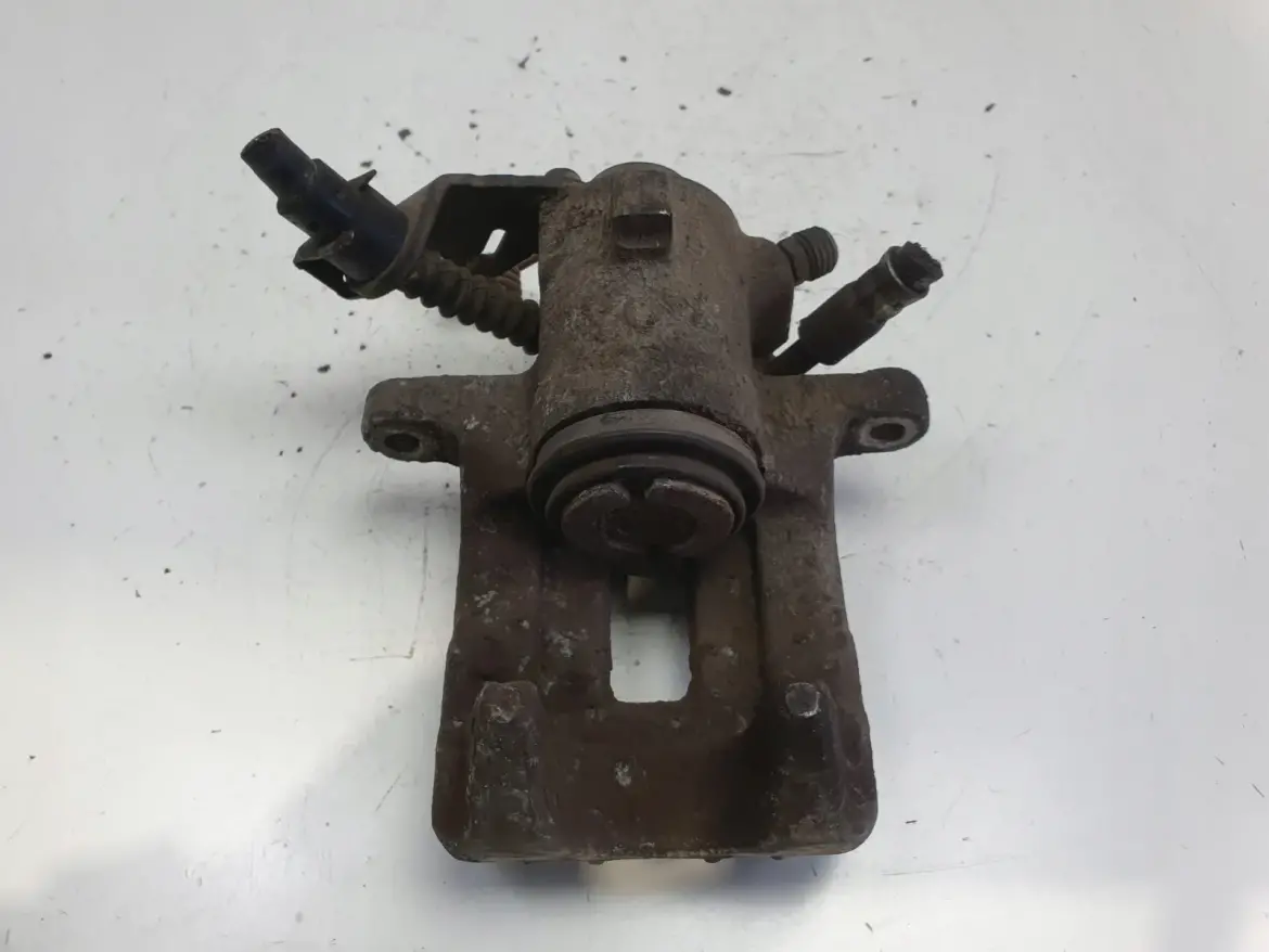 VW Golf IV Bora Audi A3 Toledo II LEWY ZACISK HAMULCOWY tył kierowcy Lucas