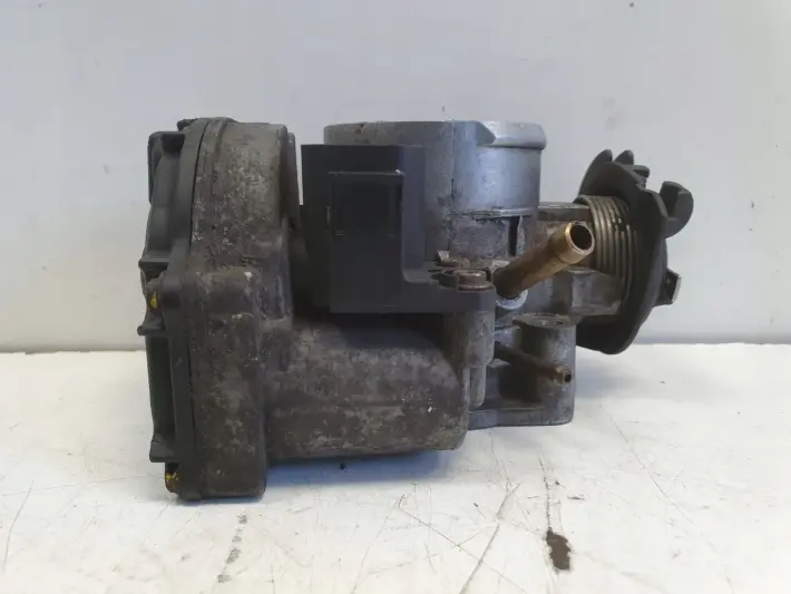 VW Sharan 1.8 T turbo PRZEPUSTNICA 06A133064P