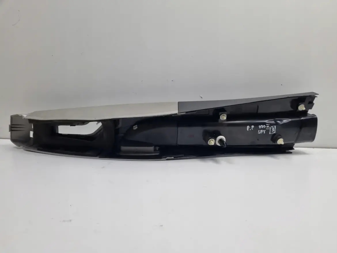 Volvo S60 I XC70 I V70 II lift PRAWA OSŁONA SŁUPKA B Maskownica