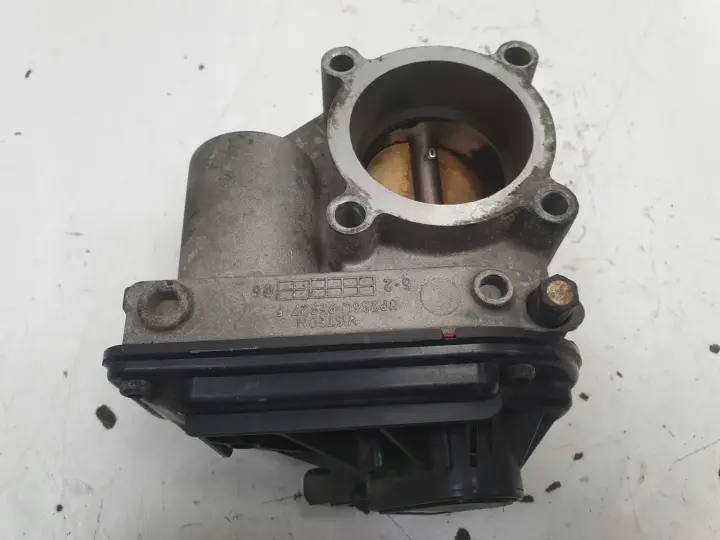 Ford Focus MK2 1.6 16V PRZEPUSTNICA VP4F9U-9E928-BC