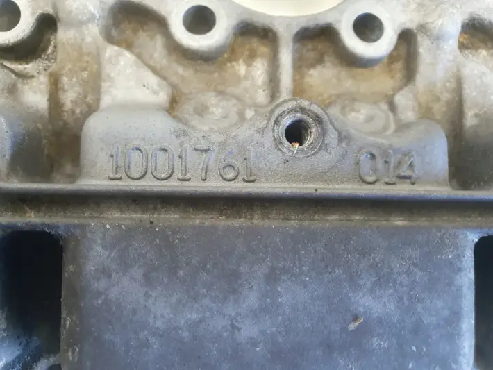 Volvo S60 V70 II 2.0 2.4 T POKRYWA ZAWORÓW 1001761