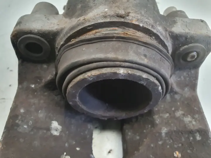BMW E39 PRZEDNI ZACISK HAMULCOWY lewy przód kierowcy