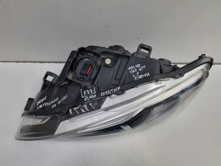 Volvo V60 S60 II LIFT PRZEDNIA LAMPA LEWA lewy przód XENON SKRĘTNY 31395902