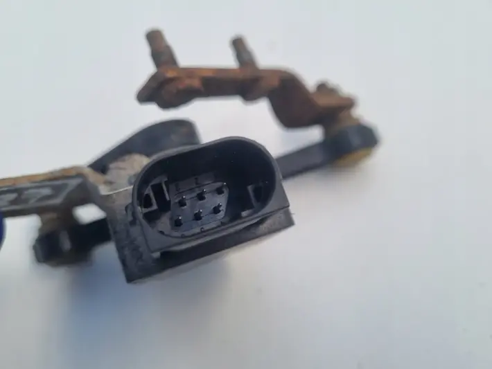 Volvo S80 II V70 III CZUJNIK POZIOMOWANIA LAMPY prawy tył 8G9N-3C492-AA