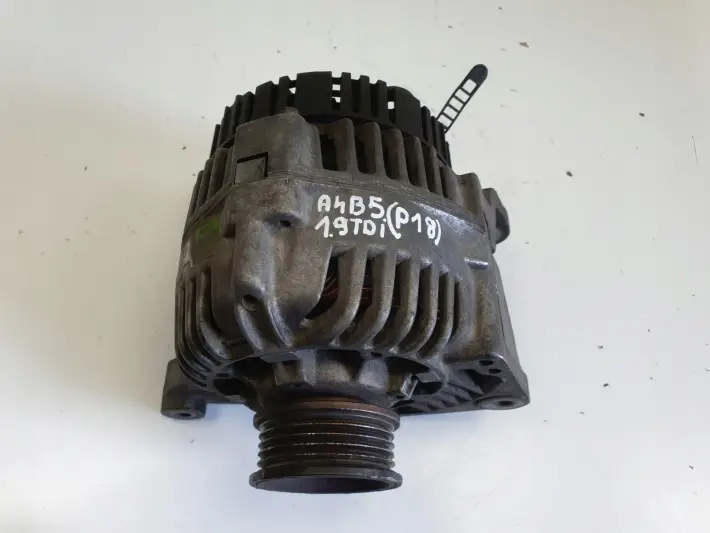 Audi A4 B5 Passat B5 1.6 8V ALTERNATOR valeo