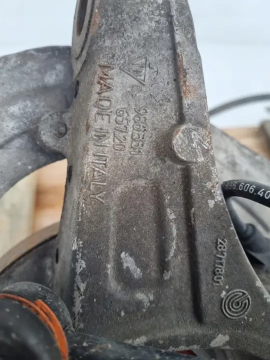 Porsche Boxster 986 LEWY TYLNY AMORTYZATOR Piasta zwrotnica tył 98633165720