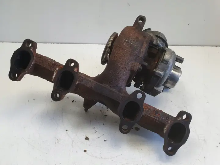 VW Golf V 1.9 TDI TURBOSPRĘŻARKA turbo 038253016K