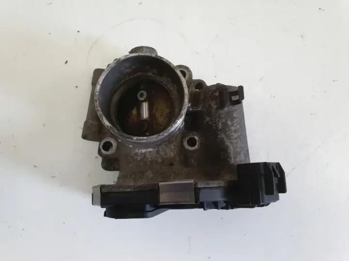 Opel Corsa D 1.4 16V PRZEPUSTNICA 55562270