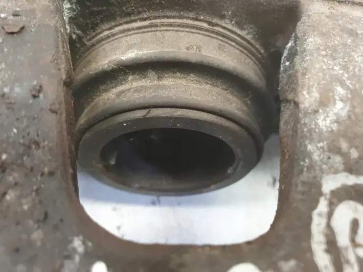 Volvo V40 II PRZEDNI ZACISK HAMULCOWY lewy przód KIEROWCY L.P 975