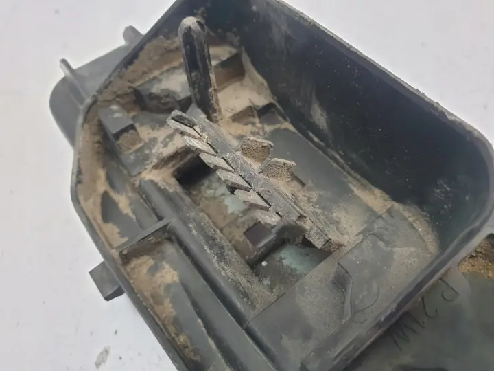 Opel Astra G II Kombi WKŁAD TYLNEJ LAMPY Prawy tył pasażera 393204