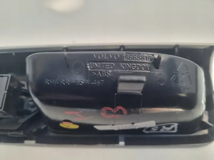 Volvo S40 II V50 PRAWY TYLNY PRZEŁĄCZNIK SZYB panel rączka uchwyt 8663819