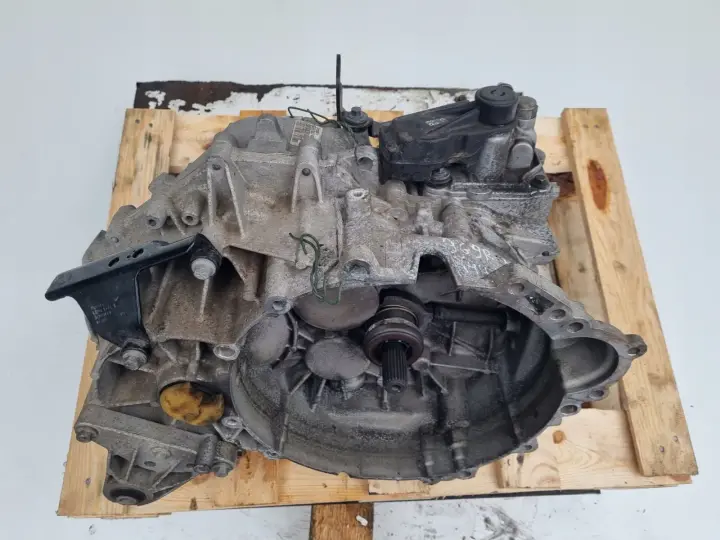 Volvo V70 III 2.4 D5 SKRZYNIA BIEGÓW 9G9R-7002-MA 31259509