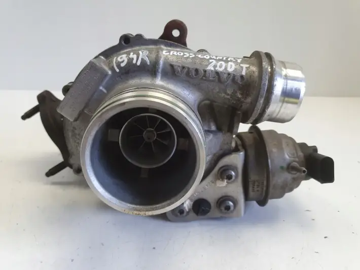 Volvo V40 II 2.0 D3 TURBOSPRĘŻARKA turbo 31380131