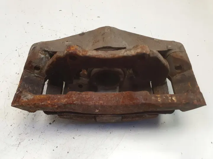 Volvo V40 II PRZEDNI ZACISK HAMULCOWY prawy przód PASAŻERA P.P 976