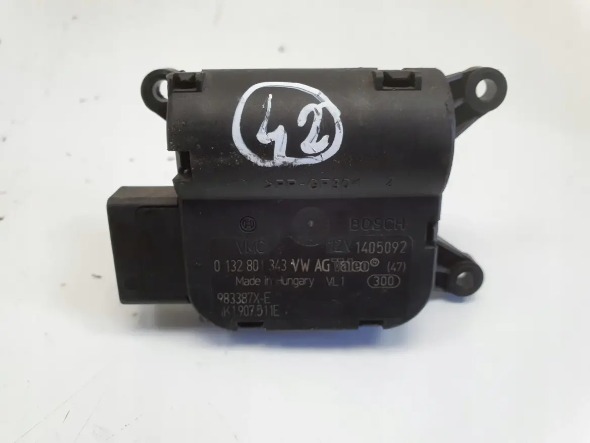 Audi Seat Skoda Vw SILNICZEK KLAP NAGRZEWNICY 1K1907511E 0132801343