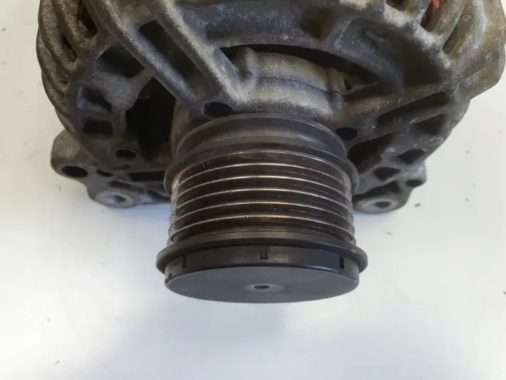 Audi A3 8P VW Golf V 1.9 TDI ALTERNATOR bosch 06F903023F 140A