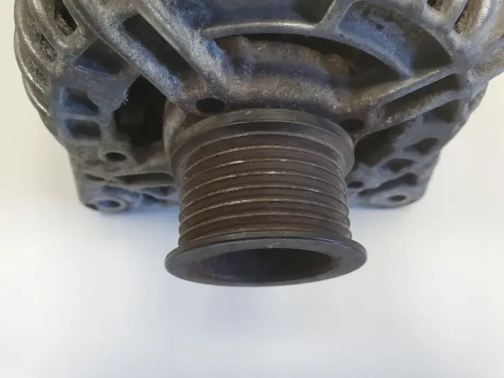 Renault Megane III 1.9 dCi ALTERNATOR 0124525151 150A bosch 8200660041