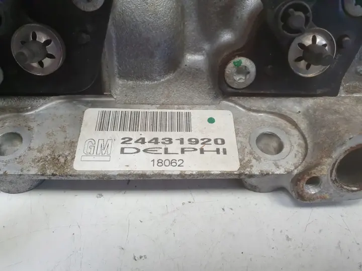 Opel Zafira B 1.6 16V KOLEKTOR SSĄCY wtryskiwacze 24431920
