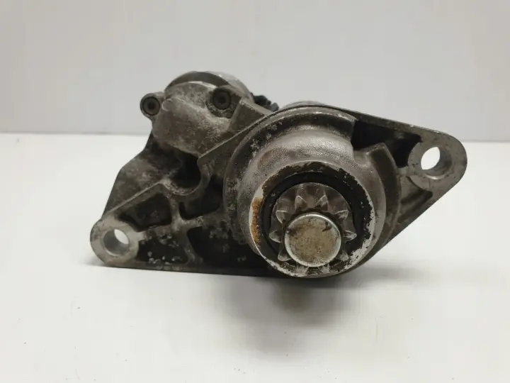 VW Golf V 1.6 FSI ROZRUSZNIK bosch 0001120406
