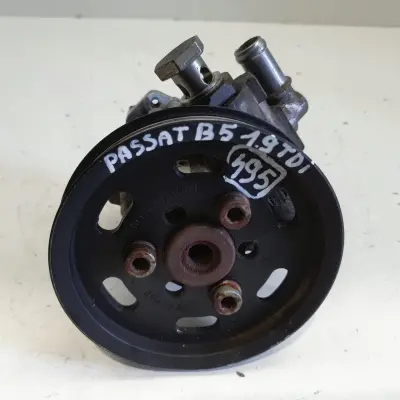 VW Passat B5 1.9 TDI POMPA WSPOMAGANIA 8D0145156T