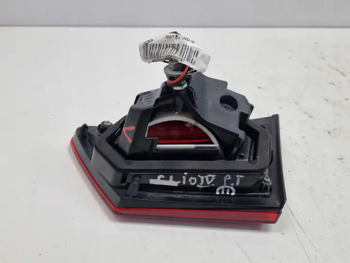 Renault Clio IV TYLNA LAMPA LEWA lewy tył W KLAPE