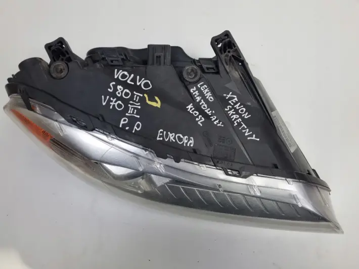 Volvo S80 II V70 III 06-16r PRZEDNIA LAMPA PRAWA PRAWY PRZÓD skręt 31214169