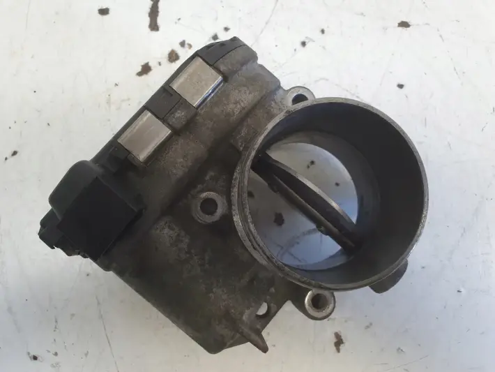 Volvo V50 2.0 D D3 PRZEPUSTNICA 31216665 bosch 0280750520