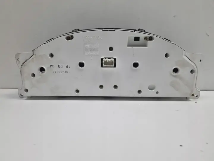 Volvo S60 I V70 II 2.5 T LICZNIK ZEGARY 30682272 Europa benzyna
