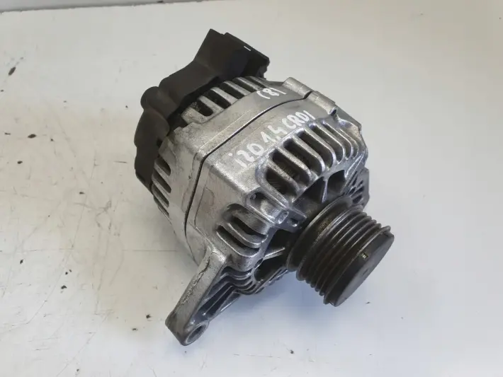 Hyundai i20 1.4 CRDI ALTERNATOR 37300-2A050 valeo 90A