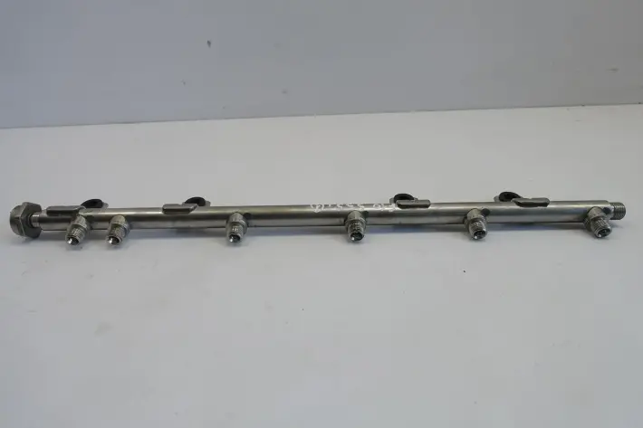 BMW F10 535 3.0 i LISTWA WTRYSKOWA 7628049