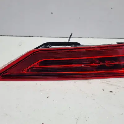 Volvo XC60 II TYLNIA TYLNA LAMPA LEWA lewy tył kierowcy w klapę 31446617