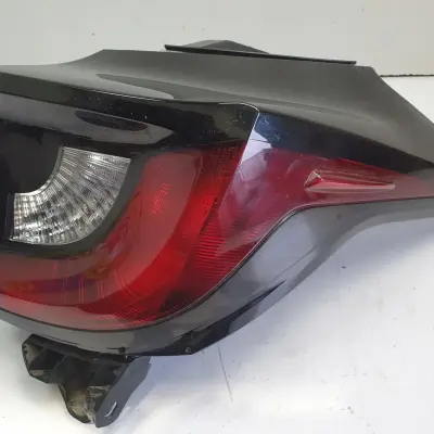Toyota Yaris IV PRAWA TYLNA LAMPA Prawy tył pasażera Led