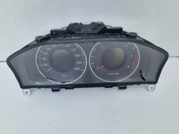 Volvo S60 II V60 I 2.0 D diesel LICZNIK ZEGARY 31343323AA Europa