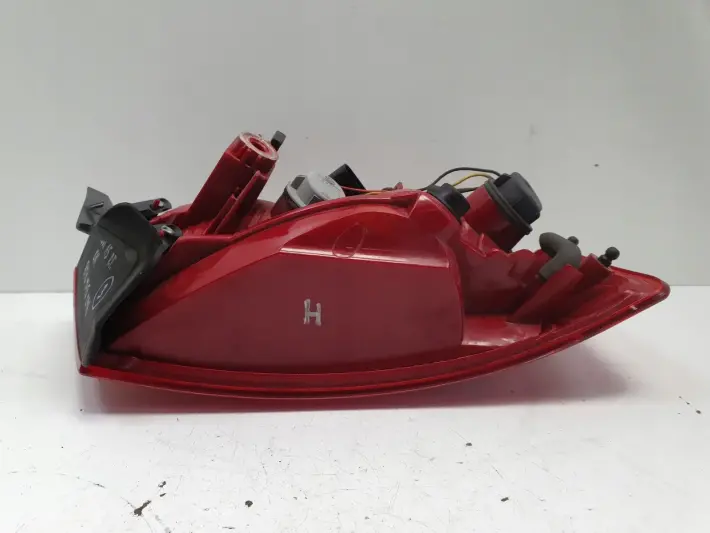 Audi A5 8T TYLNIA TYLNA LAMPA PRAWA prawy tył pasażera 8T0945096