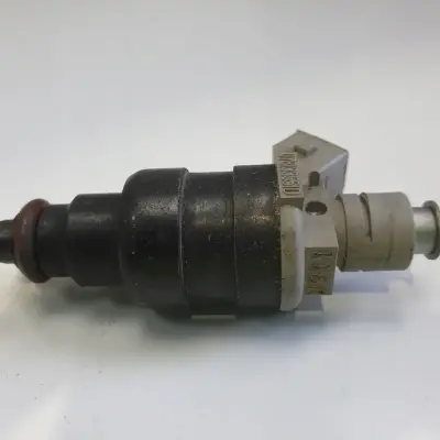 Audi A4 B5 1.6 8V WTRYSKIWACZ wtrysk 078133551D