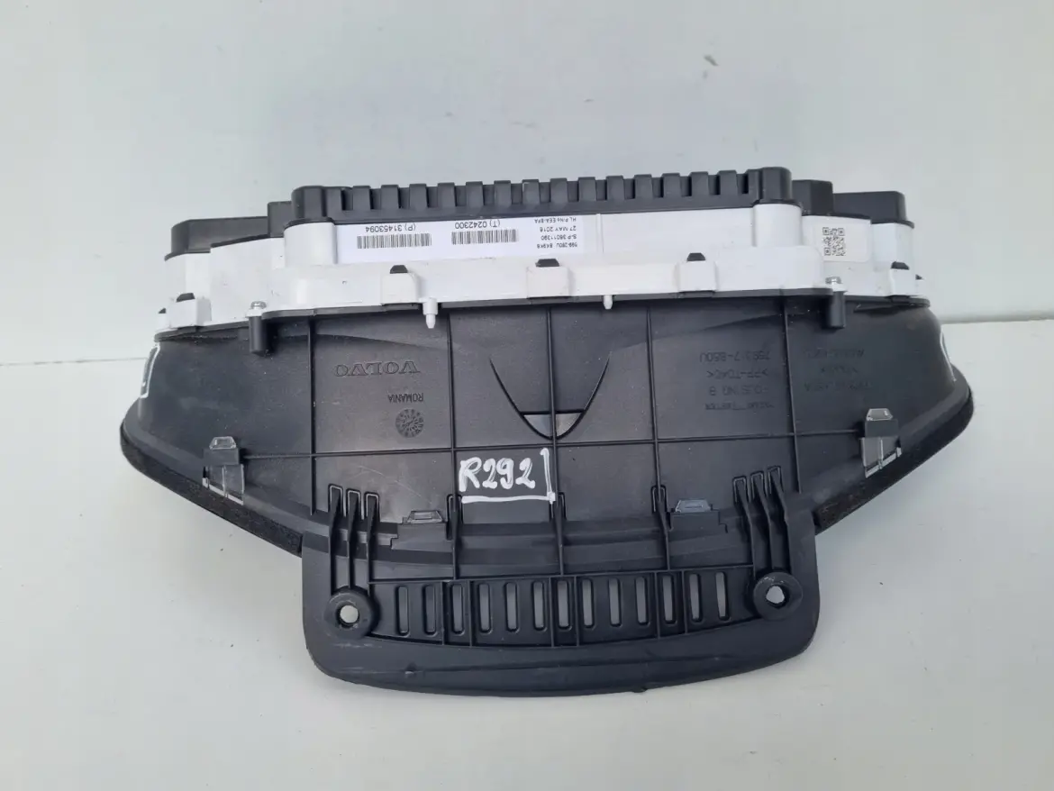 Volvo XC60 I LIFT diesel LICZNIK ZEGARY TFT Europa 31453094